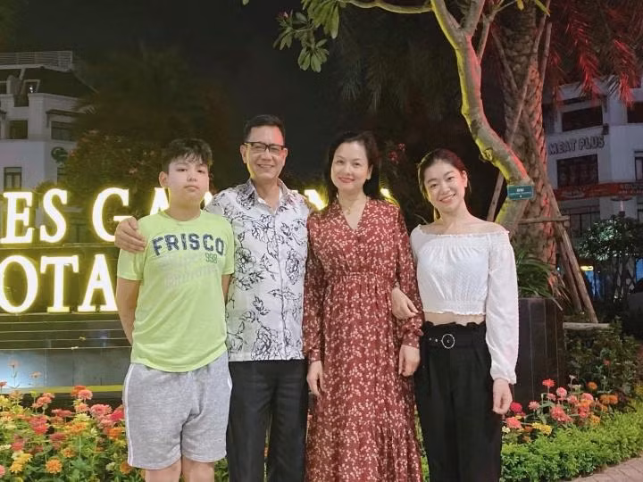 It ai biet 3 cap sao Viet nay la vo chong ngoai doi vi qua kin tieng-Hinh-2