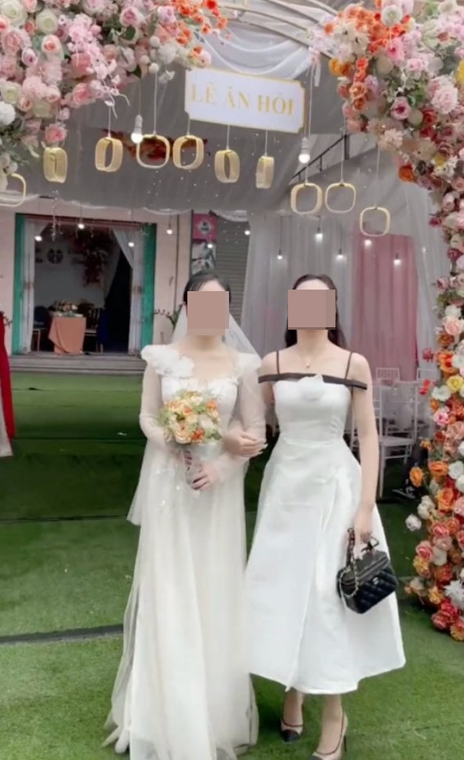 Khach moi dien vay xe dui di dam cuoi, khong nhan ra dau la co dau-Hinh-7