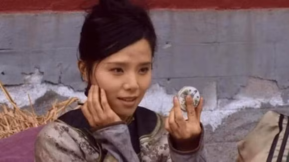 Sau khi duoc Ung Chinh sung ai ba lan trong mot dem, Le tan bi that sung?-Hinh-3