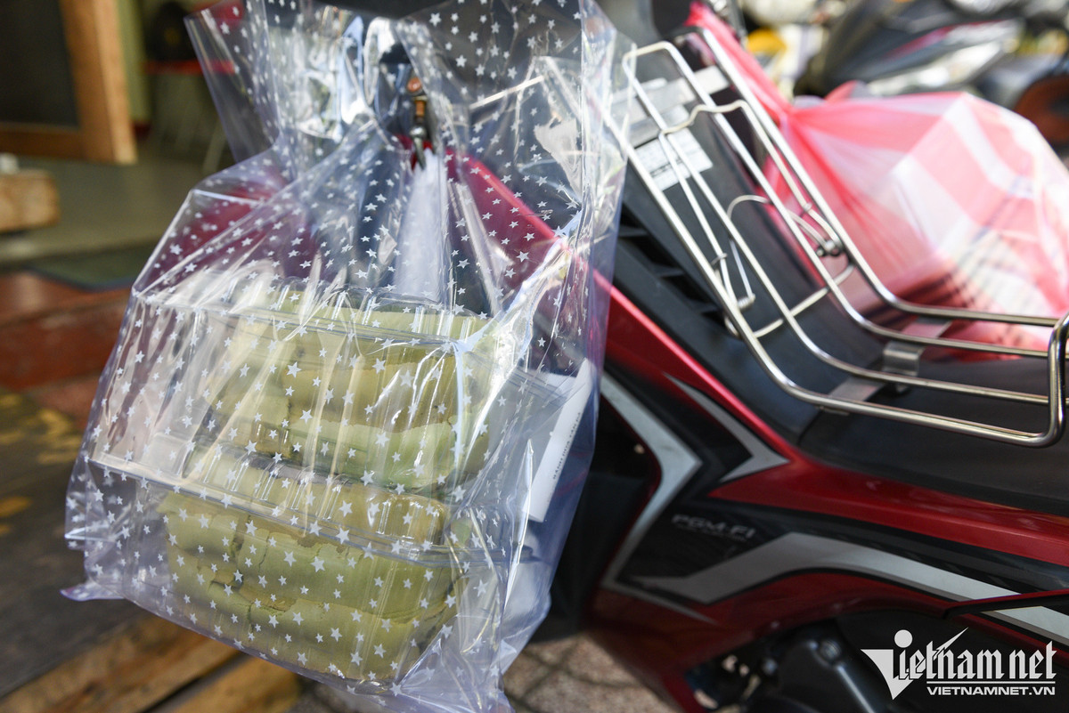 Sau hơn 40 năm, bánh dừa ông Phát đã trở thành món bánh tuổi thơ của nhiều khách quen, đặc biệt là cư dân ở các khu phố người Hoa lân cận. Ông Phát kể, nhiều người xa quê khi quay lại cũng hỏi thăm tìm tới tiệm bánh của ông. “Bánh ngon không chỉ do tay thợ mà còn vì nó chứa đựng nhiều ký ức của người ăn nữa”, ông nói.