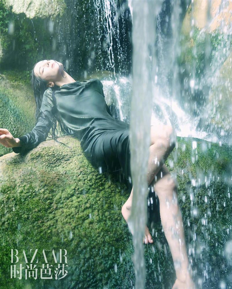 Dich Le Nhiet Ba de mat moc chup tap chi, nhan sac ra sao?-Hinh-2