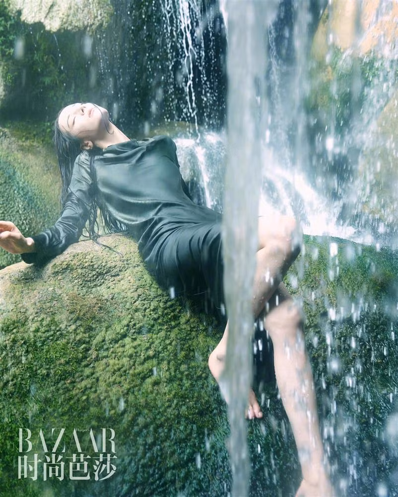 Dich Le Nhiet Ba de mat moc chup tap chi, nhan sac ra sao?-Hinh-2