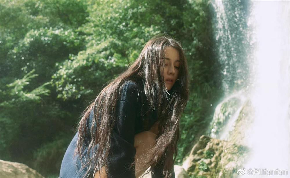 Dich Le Nhiet Ba de mat moc chup tap chi, nhan sac ra sao?-Hinh-7