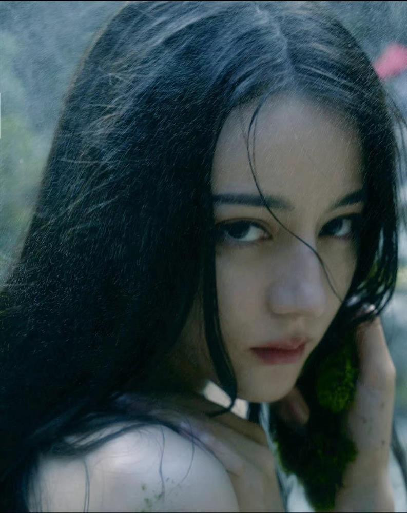 Dich Le Nhiet Ba de mat moc chup tap chi, nhan sac ra sao?-Hinh-4