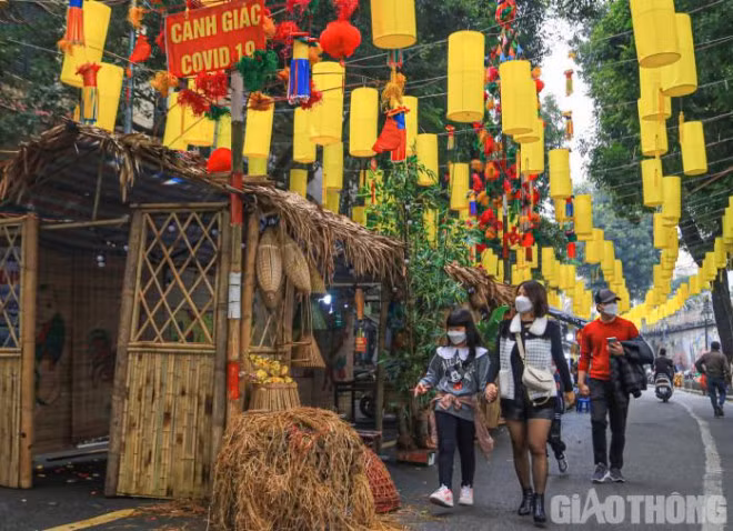 Cho hoa trong long pho co Ha Noi vang lang ngay can Tet-Hinh-10