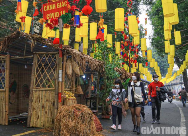 Cho hoa trong long pho co Ha Noi vang lang ngay can Tet-Hinh-10