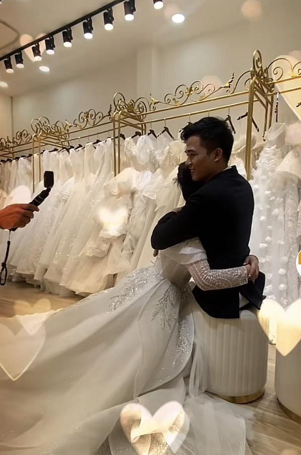 Chang trai khong chan cuoi vo xinh nhu hoa-Hinh-7