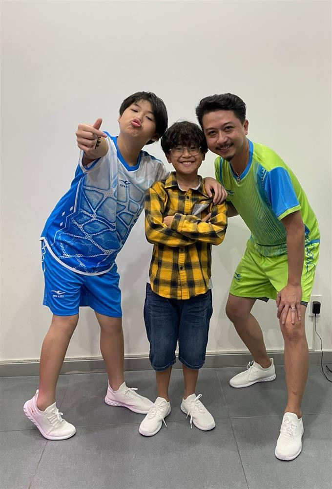 Con trai Lam Vy Da 11 tuoi cao ngang bo, dan sao tram tro-Hinh-7