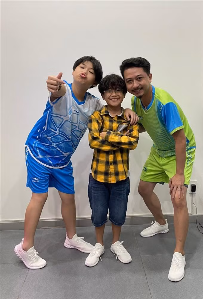 Con trai Lam Vy Da 11 tuoi cao ngang bo, dan sao tram tro-Hinh-7