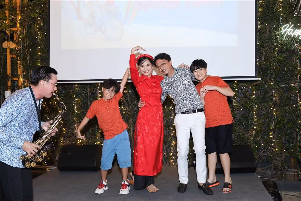 Con trai Lam Vy Da 11 tuoi cao ngang bo, dan sao tram tro-Hinh-4