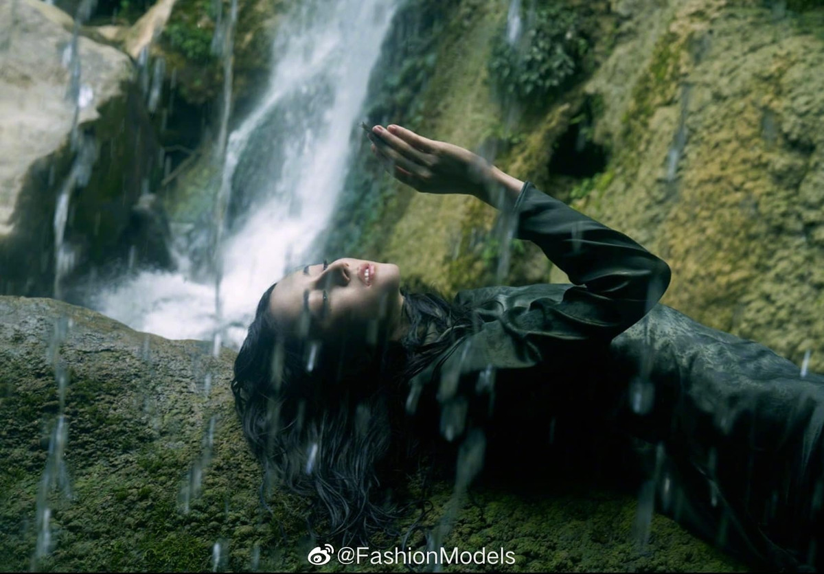 Mat moc cua Dich Le Nhiet Ba-Hinh-8