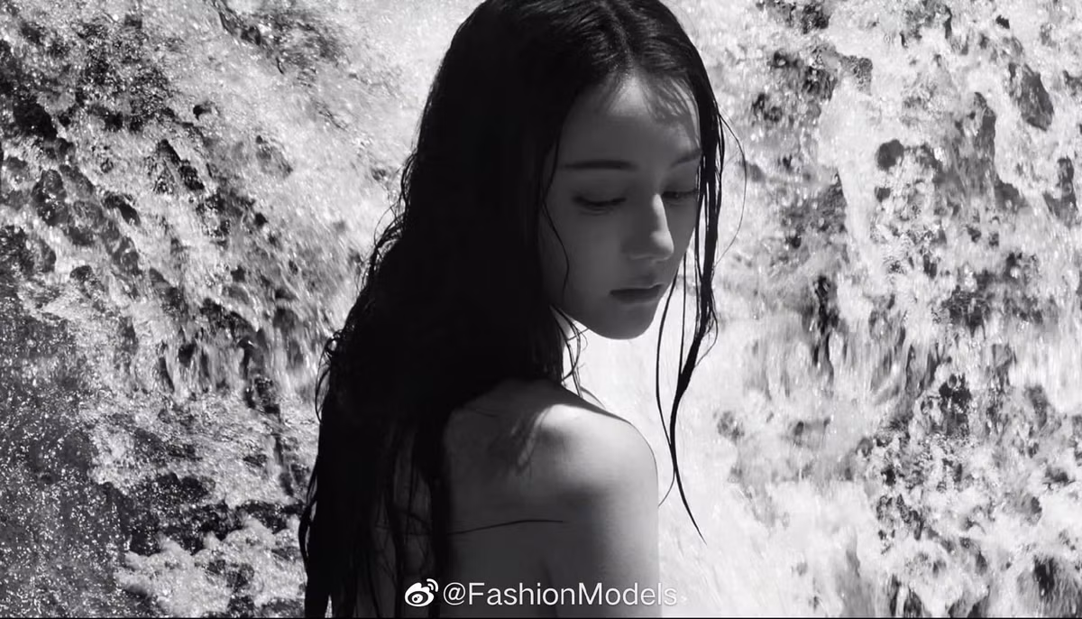 Mat moc cua Dich Le Nhiet Ba