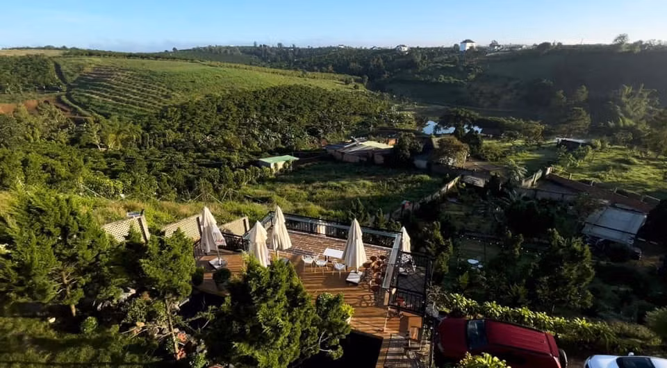 Ngoi nha o pho nui, lap lo sau nhung rang tung xanh-Hinh-13