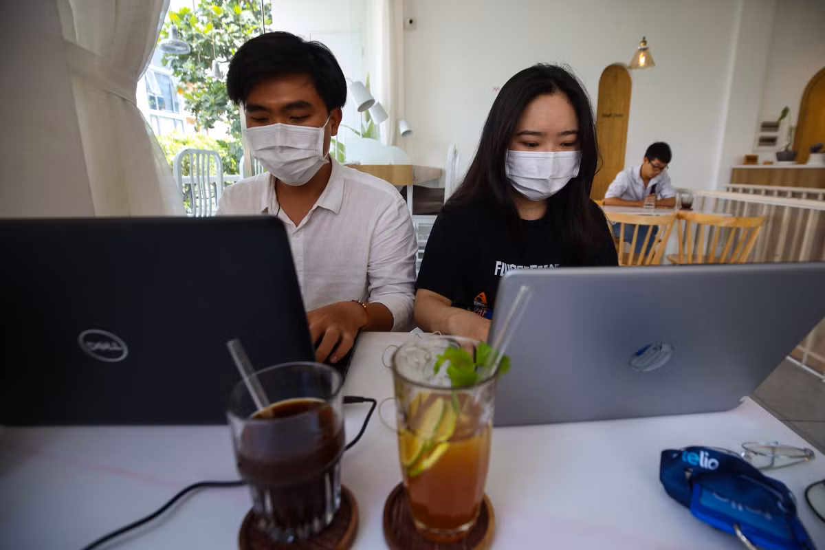 Gioi tre lam viec o quan ca phe, chu khong phai thu vien-Hinh-6