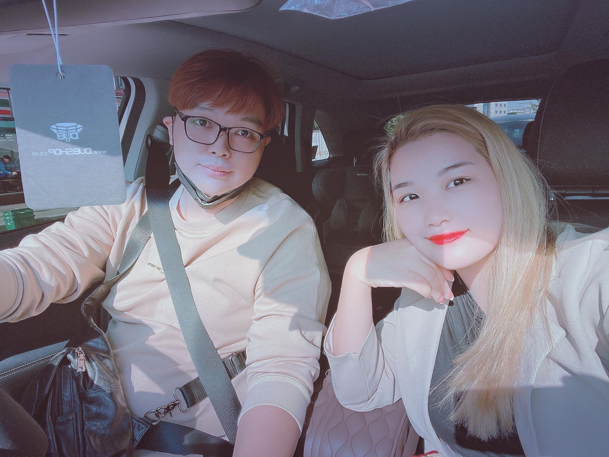 Nhung chuyen tinh lech tuoi co hau nhat Viet Nam-Hinh-2