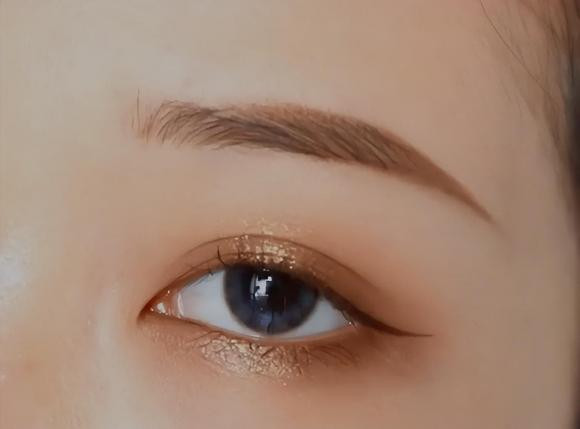 Vì vậy, trong mắt nhiều người, lông mày dường như chưa bao giờ thay đổi, theo tuổi tác càng tăng thì lông mày của một số người già sẽ dài ra, có người cho rằng đây là biểu tượng của sự trường thọ, vậy điều này có thực sự đúng?