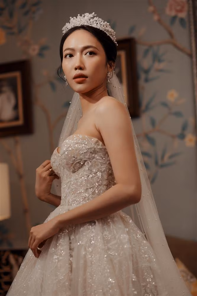 Dieu Nhi duoc cau hon 7 giay nhung chon vay cuoi mat 7 thang