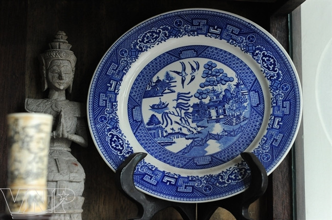 Đồ cổ nói chung là đồ cũ, đa số là đồ của người chết để lại, một số đồ cổ còn được dùng làm tang vật, những đồ vật này được coi là vật cực âm mang tà khí trong phong thủy, nếu chúng sẽ gây sát thương cho con người.