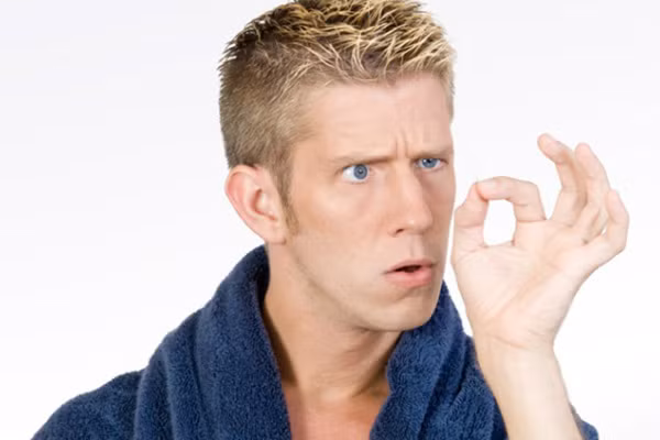 Đàn ông có lông mà thưa là người xảo quyệt, hay nịnh bợ, lẻo mép. Người này thường bị những người xung quanh ghét bỏ, khó tránh lúc cuộc đời khốn khó, nghèo nàn.