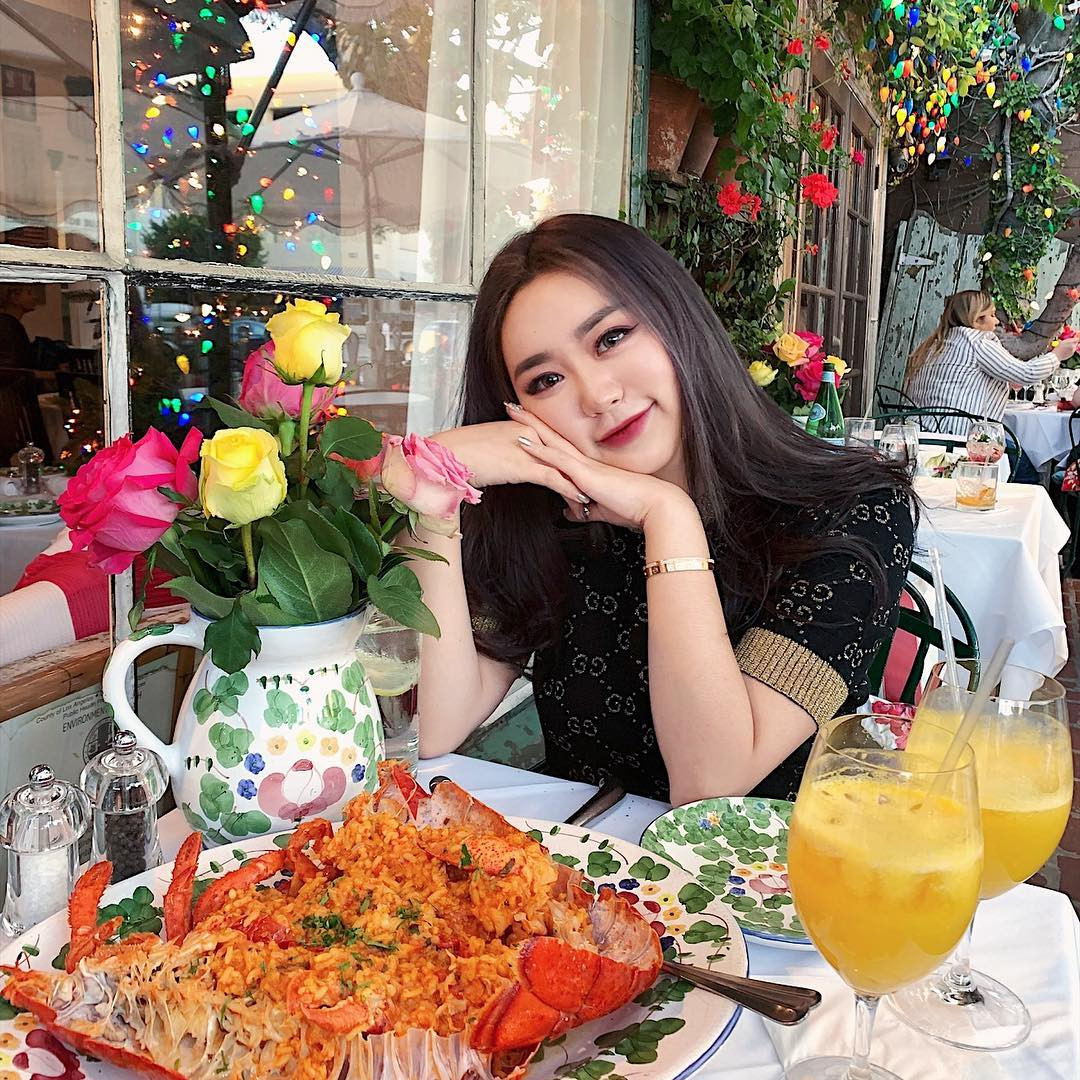 Co beo xinh Trung Quoc dien do quay tren du thuyen o Miami-Hinh-8