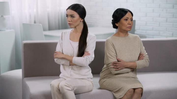 Tôi cấm cửa mẹ chồng khi phát hiện bà lén lắp camera trong nhà Toi cam cua me chong khi phat hien ba len lap camera trong nha