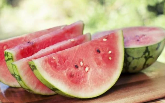 Dùng 6 mẹo này chỉ cần nhìn qua là biết dưa ngọt - Hình 6 Dung 6 meo nay chi can nhin qua la biet dua ngot-Hinh-6