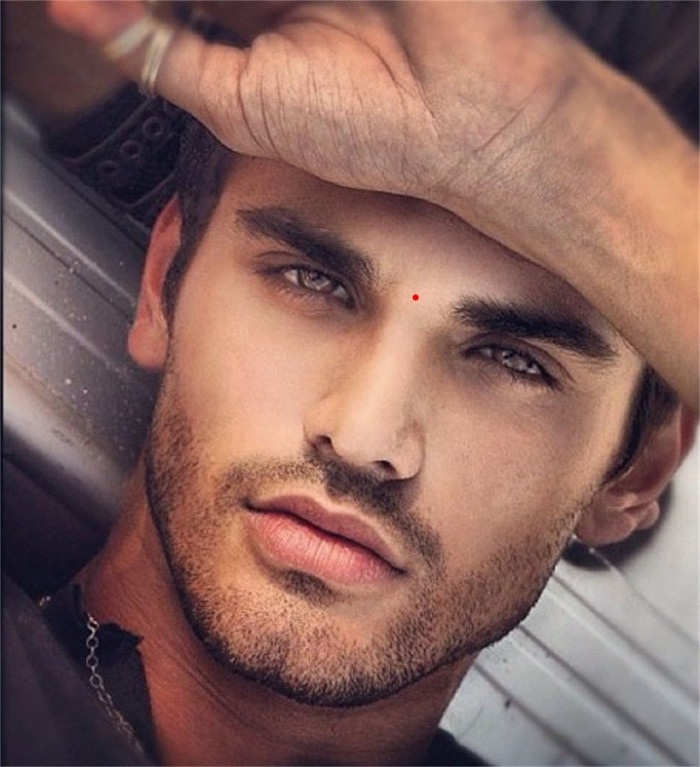 Những nốt ruồi son trên mặt đàn ông báo hiệu tài vận may mắn - Hình 2 Nhung not ruoi son tren mat dan ong bao hieu tai van may man-Hinh-2