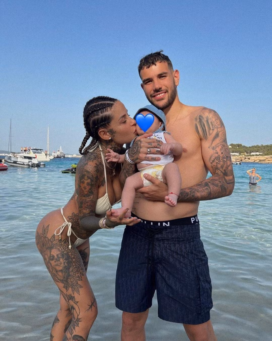 Ban gai xam tro kin nguoi cua hau ve tuyen Phap-Hinh-3