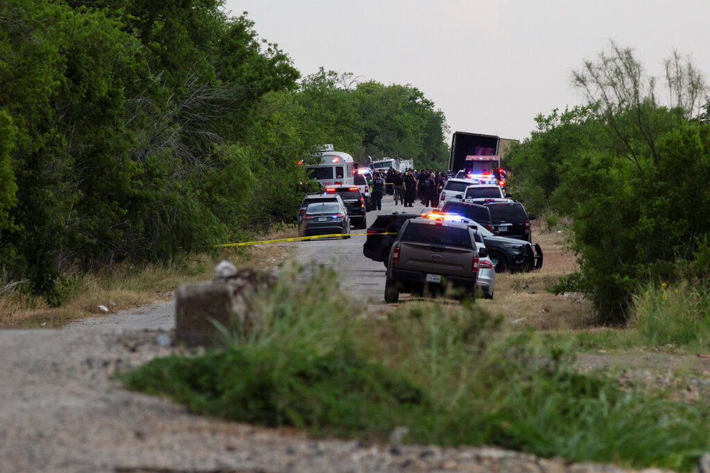 Kinh hoàng: Phát hiện hơn 40 thi thể di dân trong xe container Kinh hoang: Phat hien hon 40 thi the di dan trong xe container