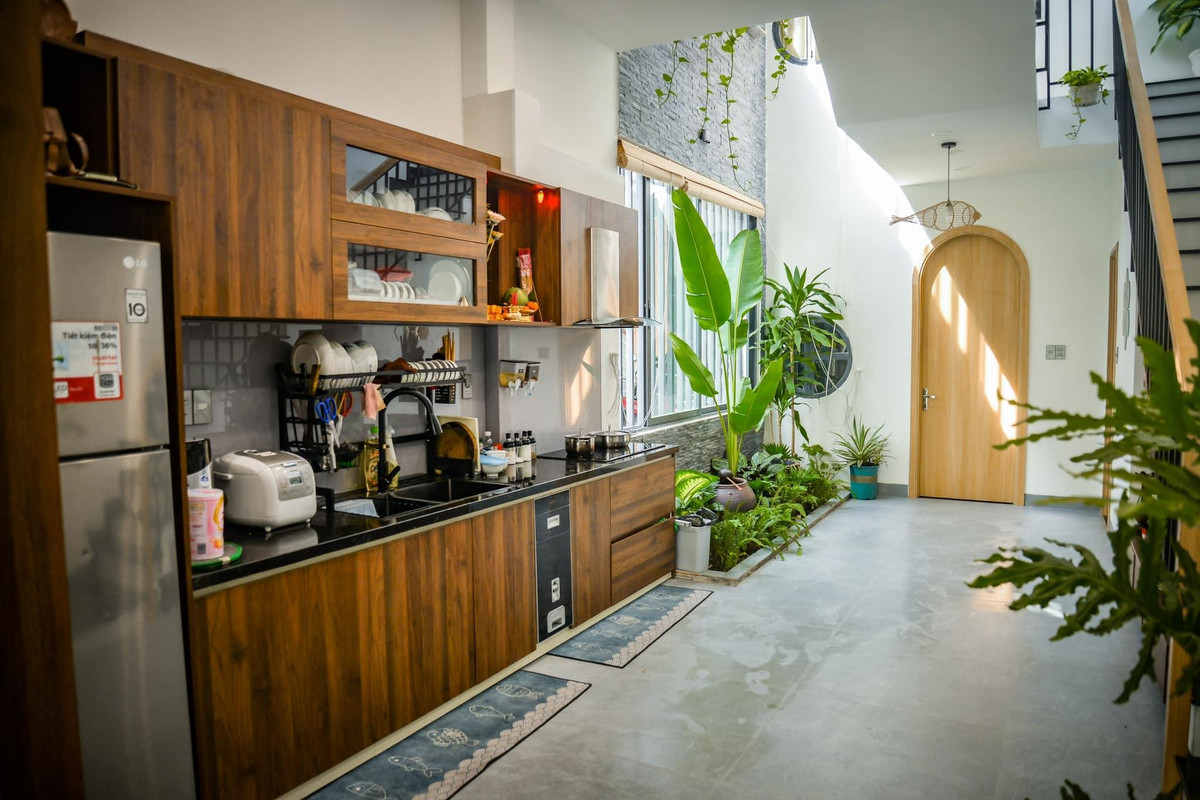 Ngoi nha trong ngo ngap cay xanh, goc ban an that chill ben khu vuon nho-Hinh-12