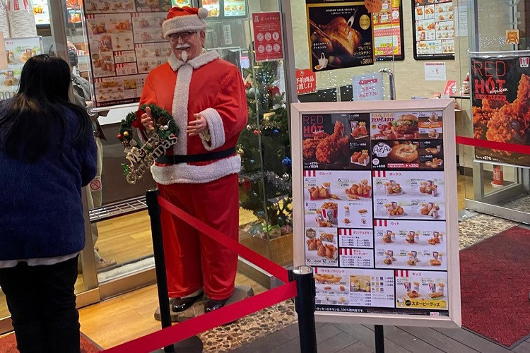 Gà rán KFC trở thành món truyền thống dịp giáng sinh ở Nhật - Hình 3 Ga ran KFC tro thanh mon truyen thong dip giang sinh o Nhat-Hinh-3