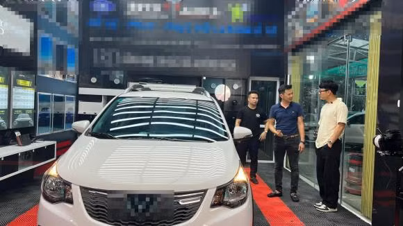 Hong Dang mua xe cho vo lai, ly do ai cung phai bat cuoi