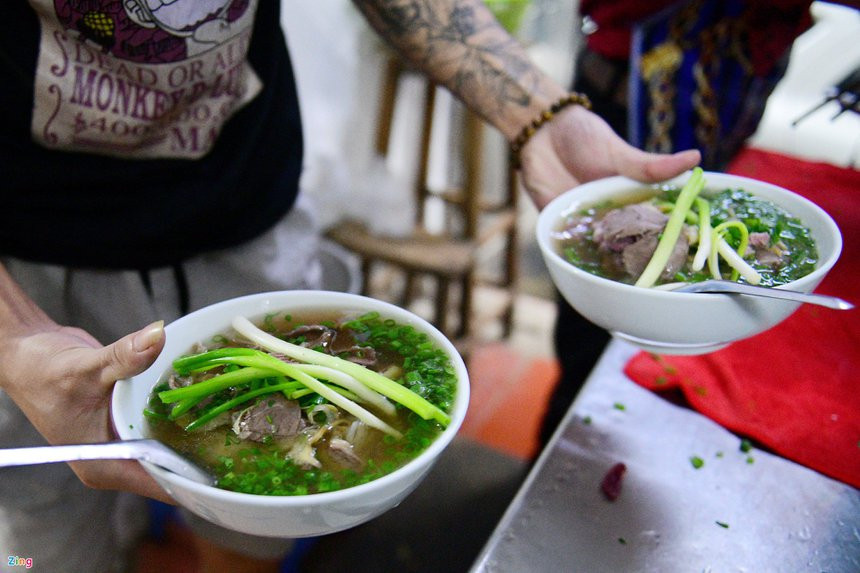 Nam quan pho ngon, gia duoi 90.000 dong tai Ha Noi