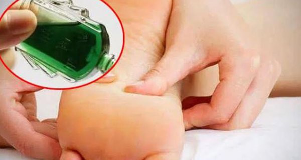 Nho 1 giot dau gio vao ban chan roi di ngu giup tang suc khoe