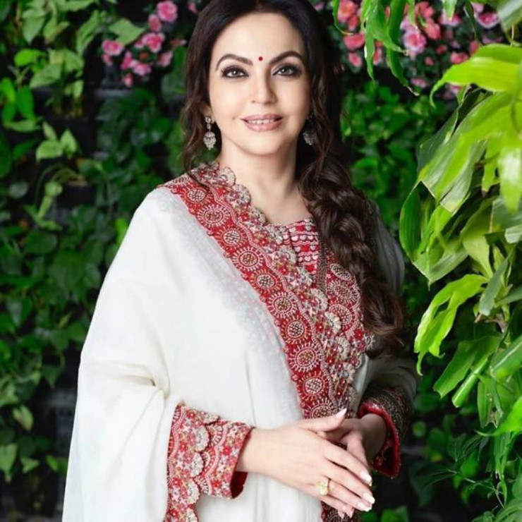 Là vợ của một trong những tỷ phú giàu nhất thế giới, tủ quần áo của bà Nita có rất nhiều món đồ xa xỉ.