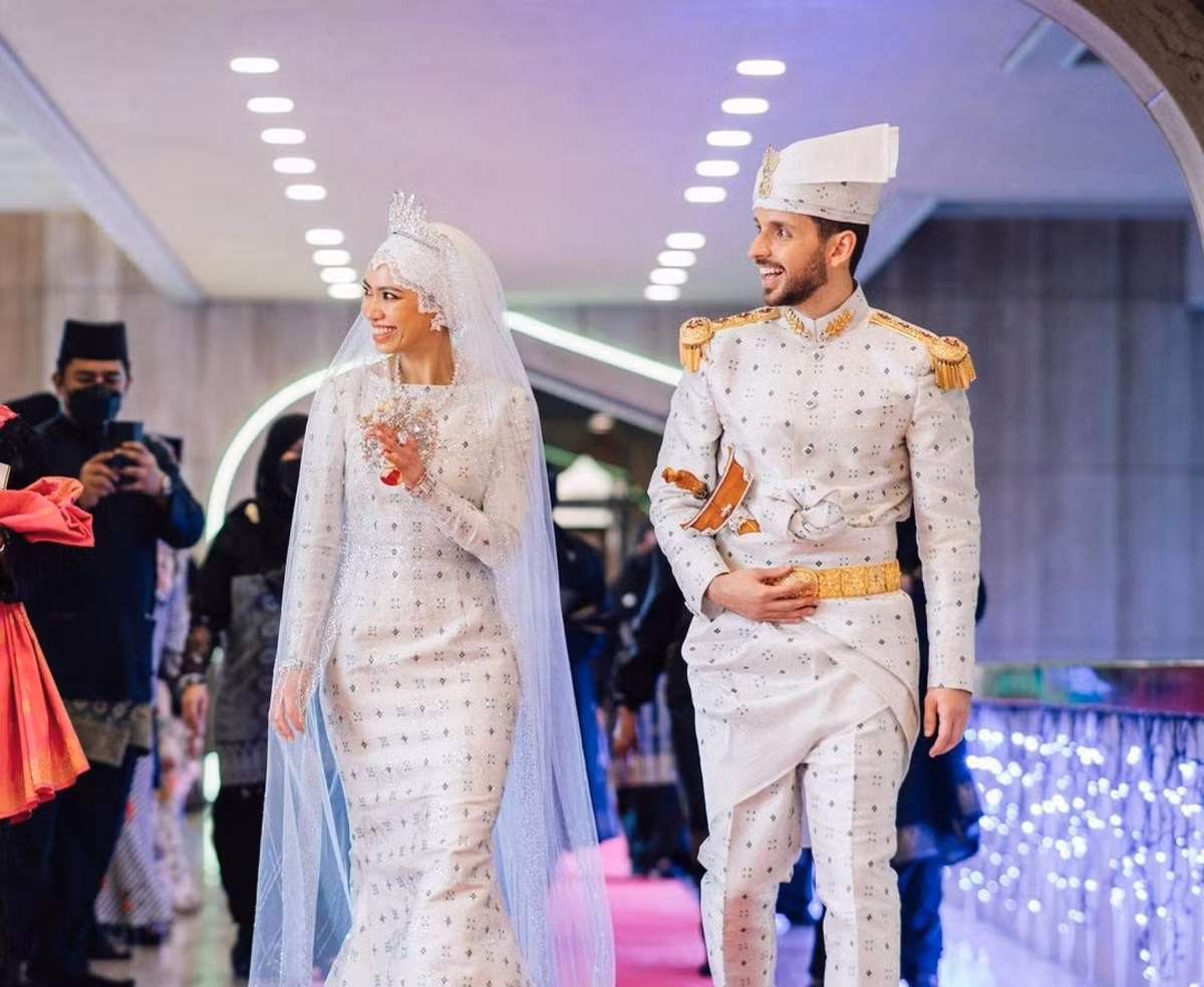 Dam cuoi sieu khung cua cong chua Brunei phu mot bien vang-Hinh-2