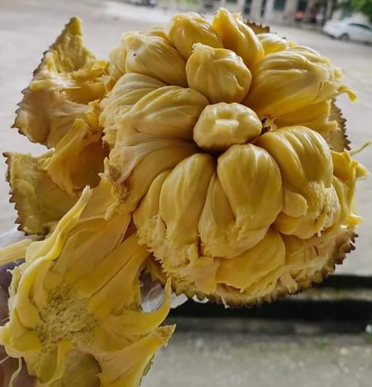 Mít mật rất thơm và ngọt, nhưng khi chín sẽ mềm nhũn, không để được lâu, dễ bị nát và chảy nước nên chúng ít được ưa chuộng