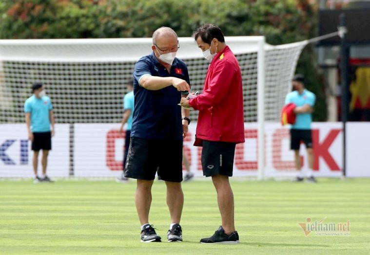 U23 Việt Nam: Khi thầy Park vừa chạy vừa... xếp hàng - Hình 2 U23 Viet Nam: Khi thay Park vua chay vua... xep hang-Hinh-2