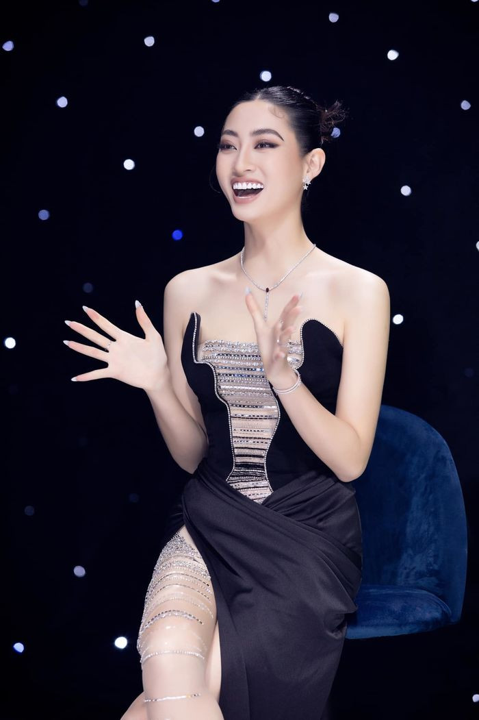 Những mỹ nhân Việt nổi bần bật trên thảm đỏ - Hình 4 Nhung my nhan Viet noi ban bat tren tham do-Hinh-4