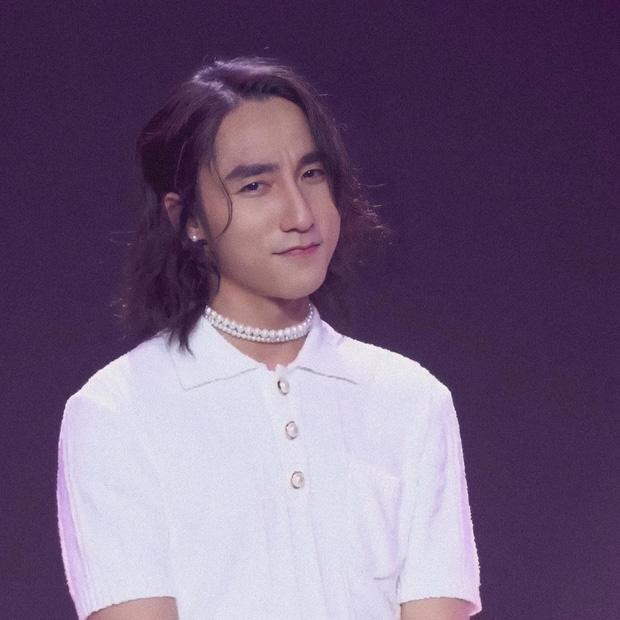 Xon xao Hoa Than Vu giong het Son Tung, dan tinh kieu: 'Giong cho nao?'-Hinh-2