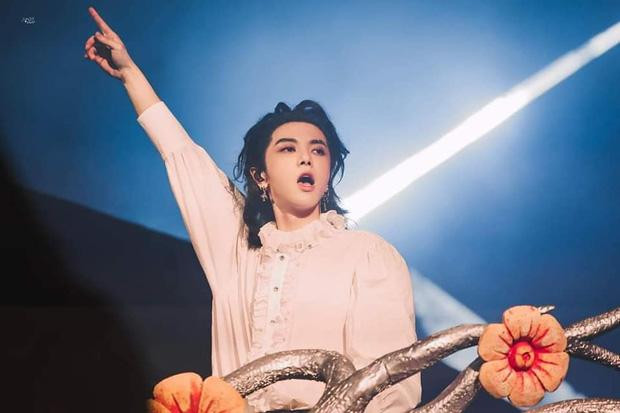 Xon xao Hoa Than Vu giong het Son Tung, dan tinh kieu: 'Giong cho nao?'