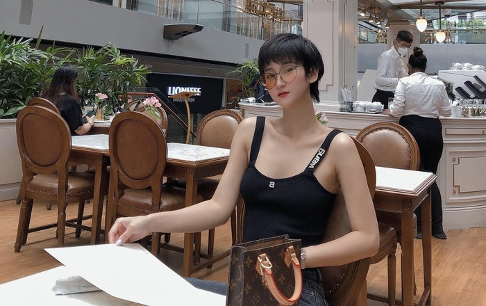 'Bản sao' Hiền Hồ khoe tài khoản nhảy số tiền tỷ trong một nốt nhạc - Hình 2 'Ban sao' Hien Ho khoe tai khoan nhay so tien ty trong mot not nhac-Hinh-2