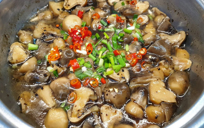 5 mon an de qua dem de sinh ra doc to gay hai suc khoe-Hinh-4