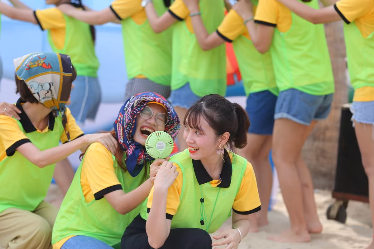 Loi dung tro dua gioi tinh khi choi team building-Hinh-7