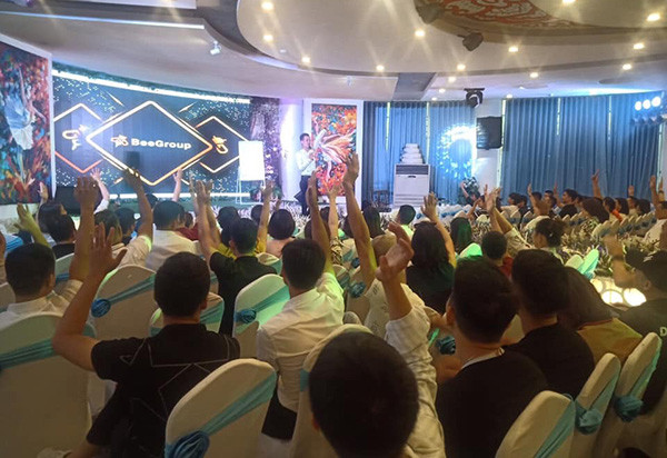 Đằng sau những lớp học làm giàu siêu cấp: Những lớp học quái dị ảnh 5 Đằng sau những lớp học làm giàu siêu cấp: Những lớp học quái dị ảnh 5