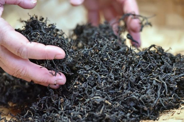 Hai loai nuoc uong vao bua sang cua vua Charles-Hinh-2