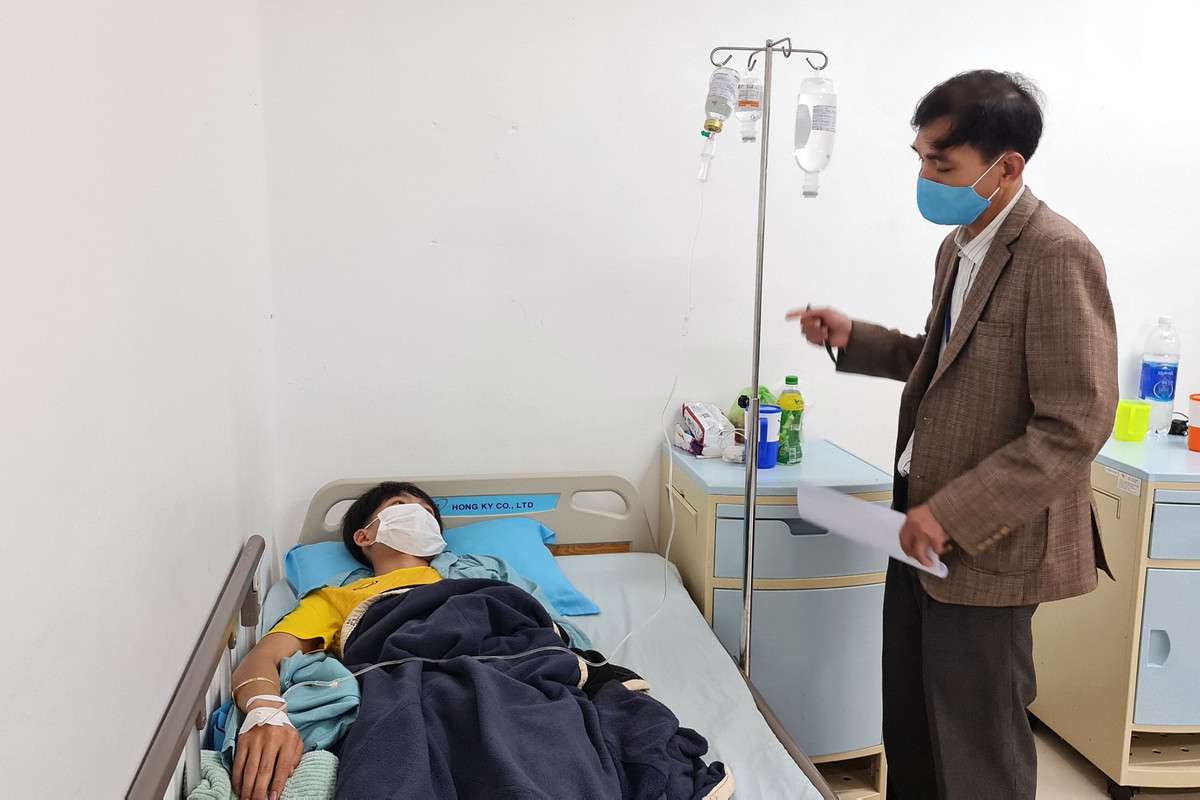 48 van dong vien, du khach nhap vien sau khi an banh mi noi tieng o Da Lat