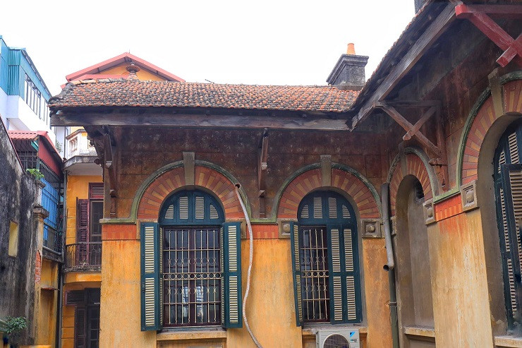 Sau khi cụ Hiên qua đời, căn biệt thự 172 Quán Thánh được chia cho 10 người con, mỗi người một phần của căn nhà. Đến nay, đại gia đình gồm con, cháu, chắt… vẫn đang chung sống cùng nhau trong khuôn viên mảnh đất 1000m2.