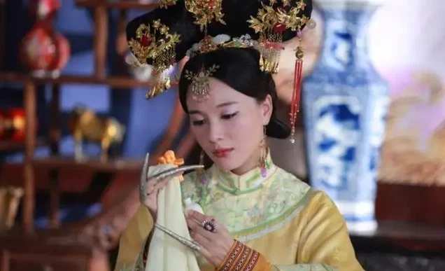 Phi tan nao duoc ca Khang Hi, Ung Chinh va Can Long sung ai?