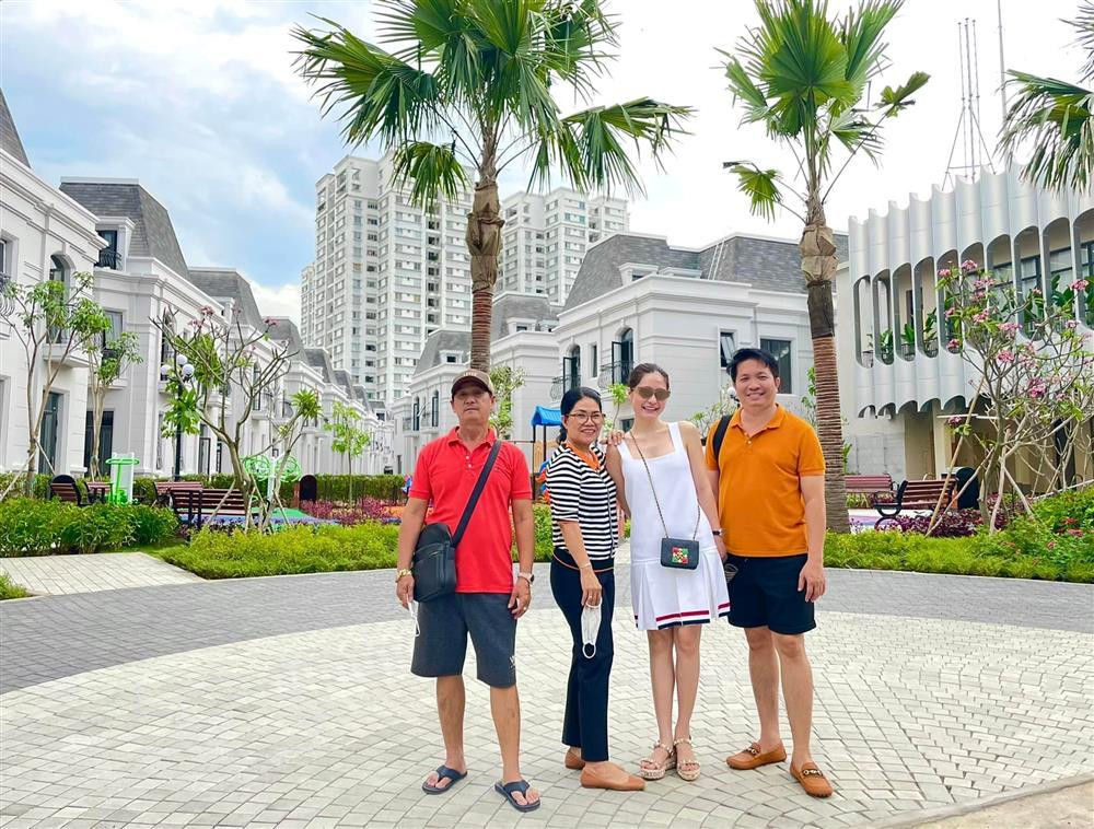 Tang bo me biet thu 300m2, Doan Di Bang show noi that dat do